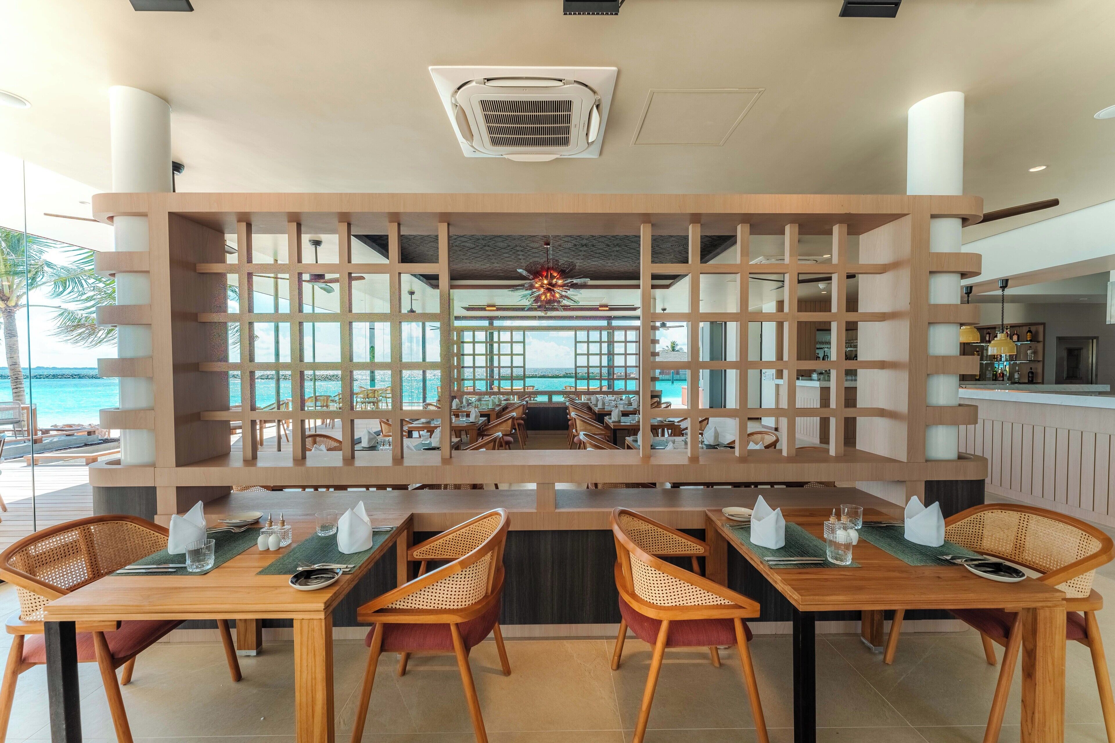 4 restaurants, breakfast served