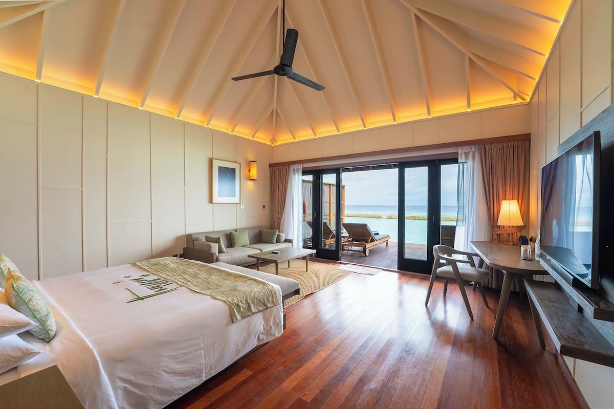 Ocean Jacuzzi Villa | 1 slaapkamer, luxe beddengoed, een minibar, een kluis op de kamer