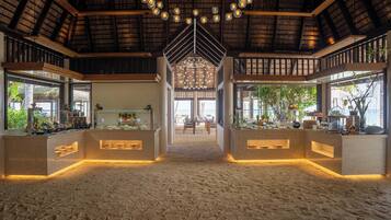 4 restaurants, breakfast served