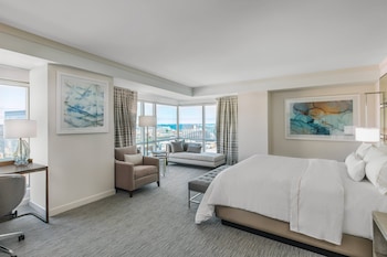 Down comforters, pillowtop beds, in-room safe, desk at The Westin Boston Seaport District