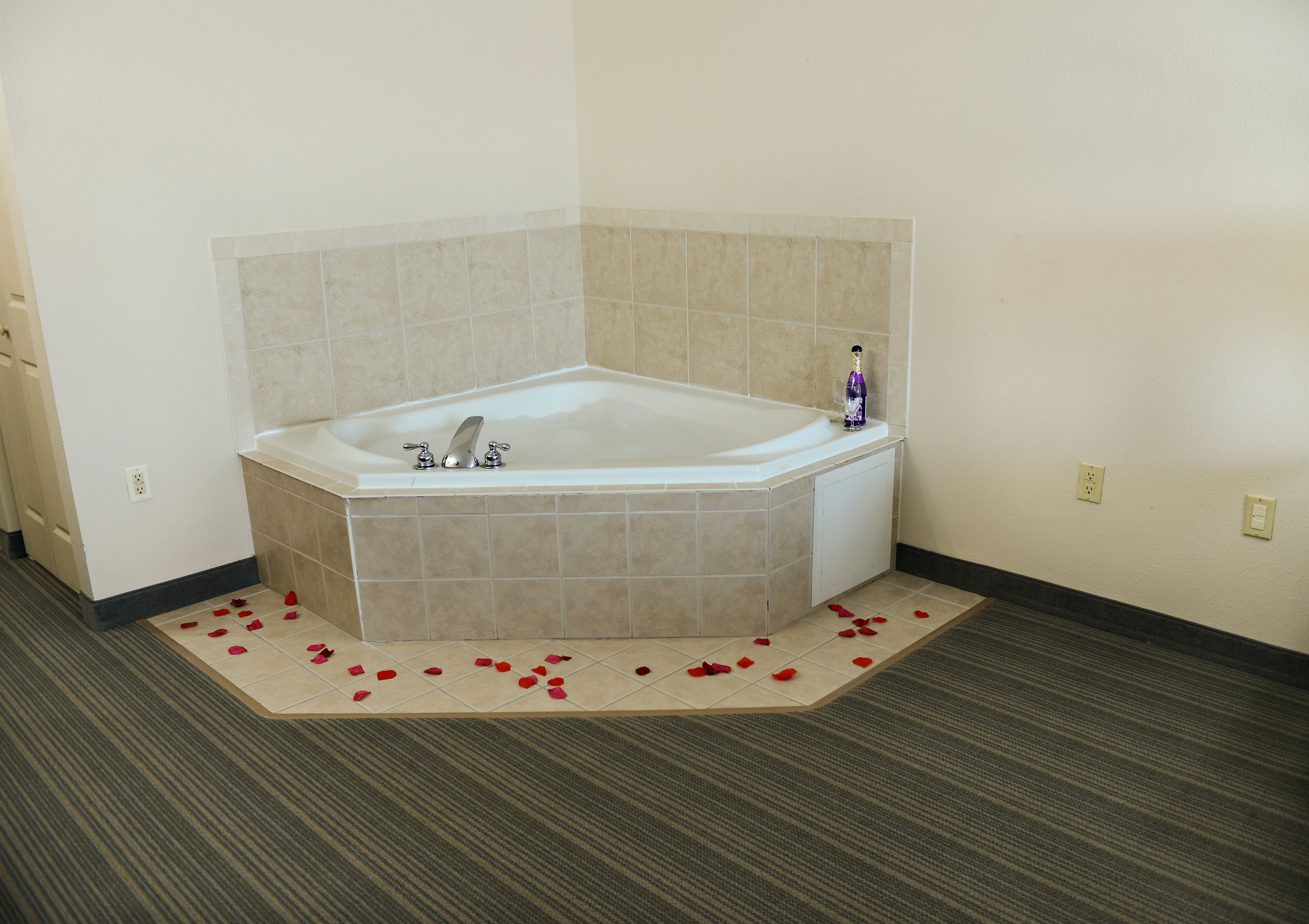 suite, 1 king bed, non smoking, jetted tub | jetted bathtub