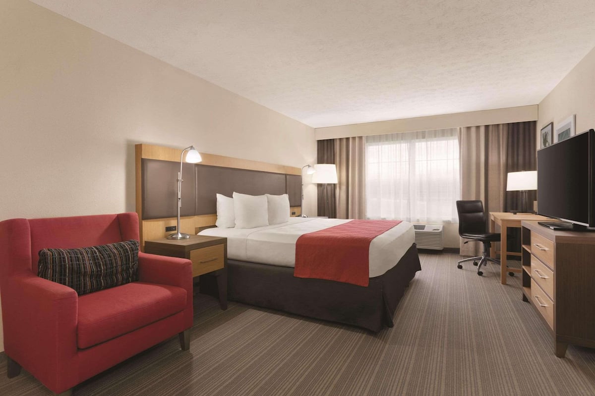 Suite, 1 King Bed, Non Smoking, Jetted Tub