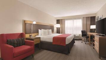 Suite, 1 King Bed, Non Smoking, Jetted Tub | Desk, laptop workspace, iron/ironing board, free WiFi