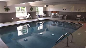 Indoor pool, sun loungers