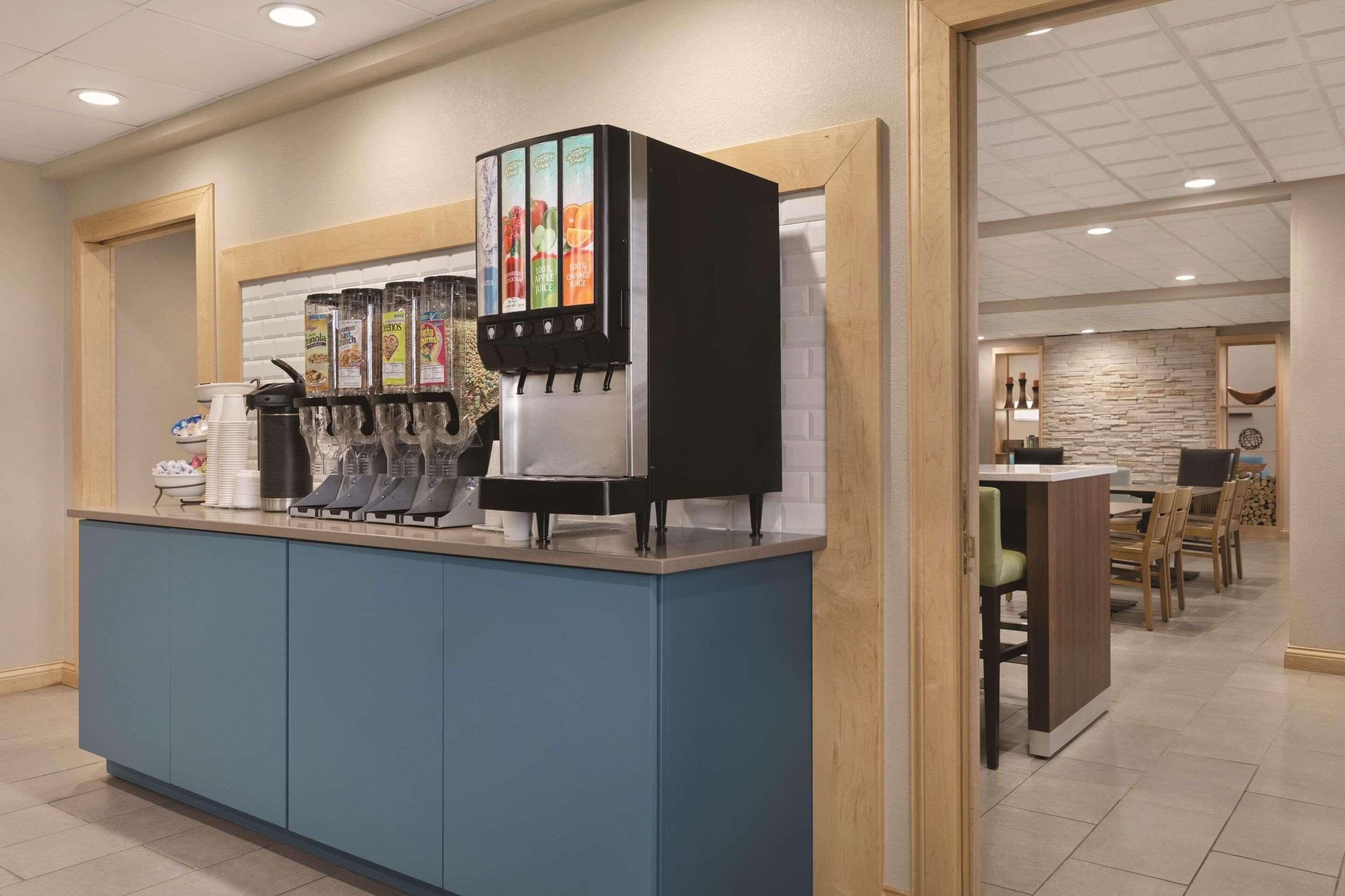 free daily continental breakfast