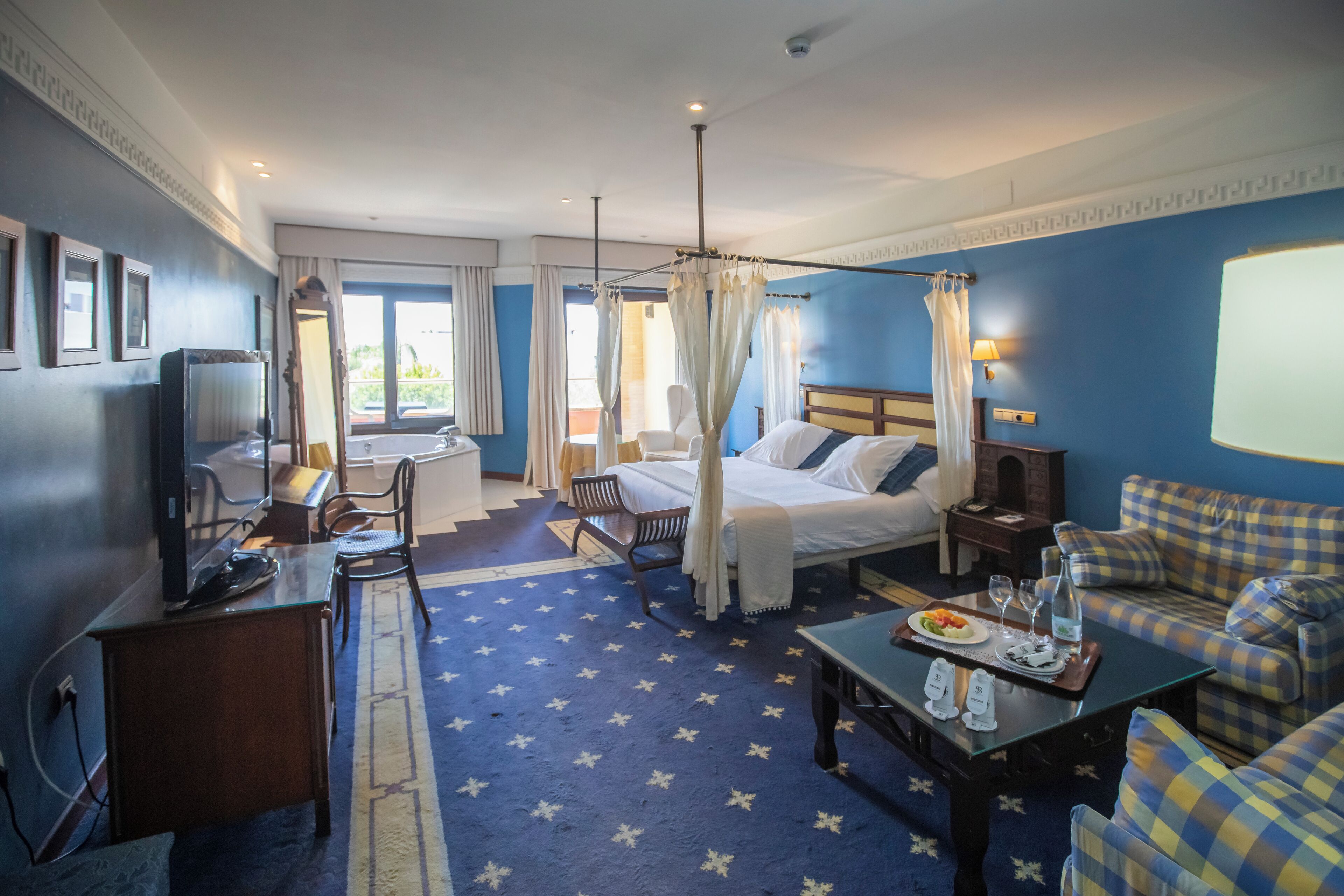 premium double or twin room | minibar, in-room safe, blackout curtains, soundproofing