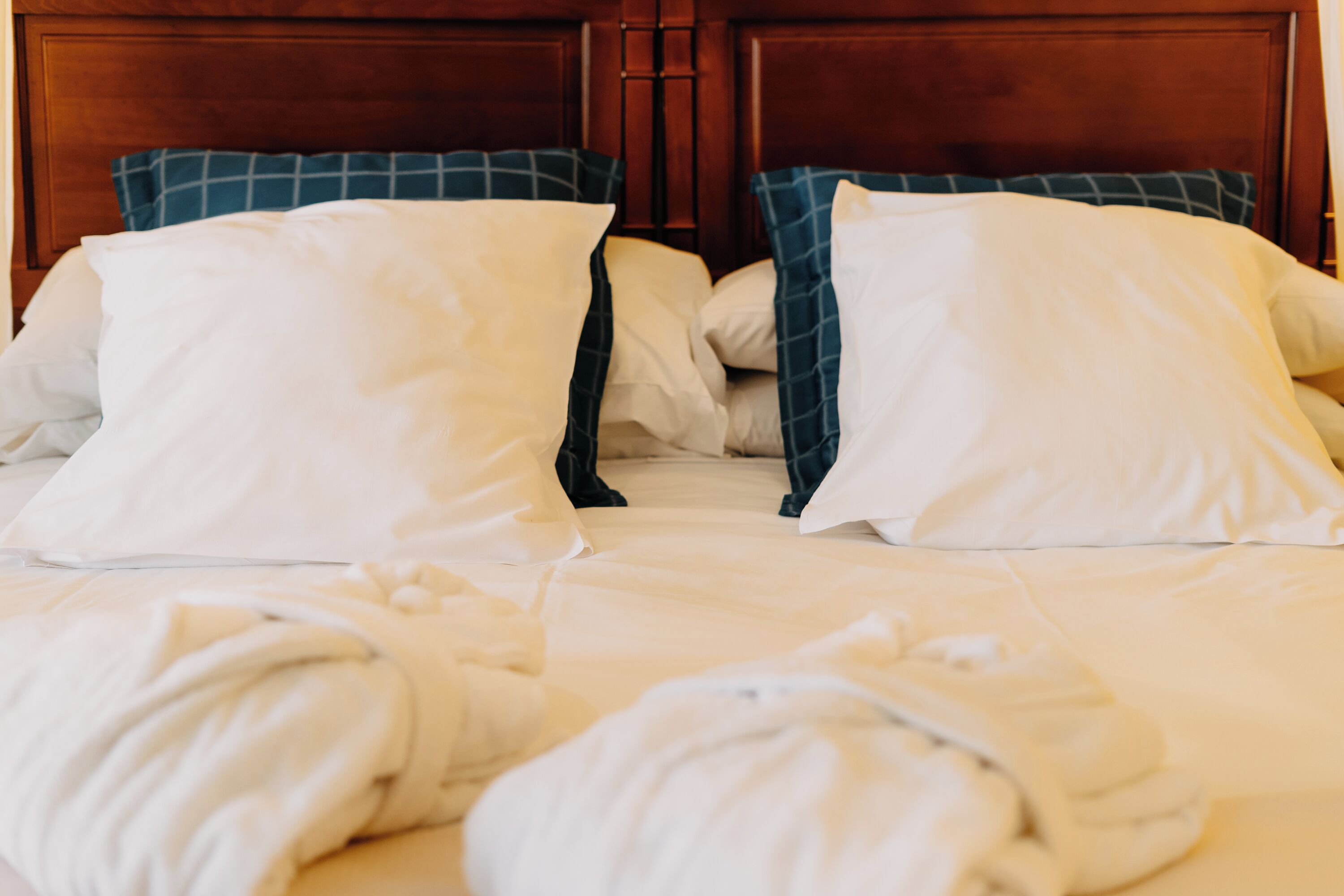 basic double or twin room | minibar, in-room safe, blackout curtains, soundproofing