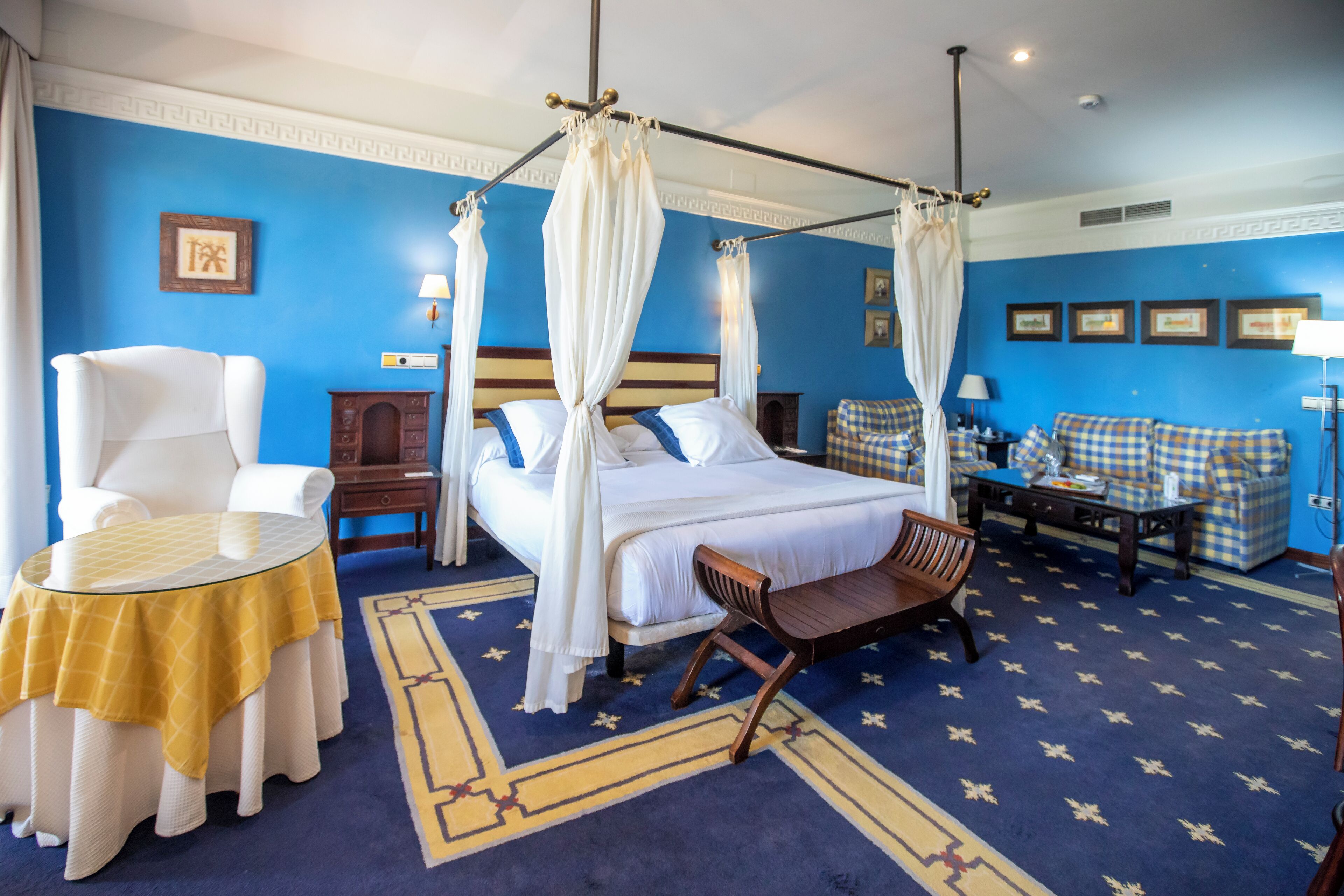 premium double or twin room | minibar, in-room safe, blackout curtains, soundproofing