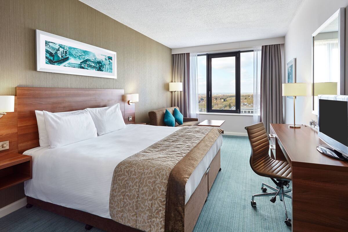 desk, iron/ironing board, free wifi, bed sheets