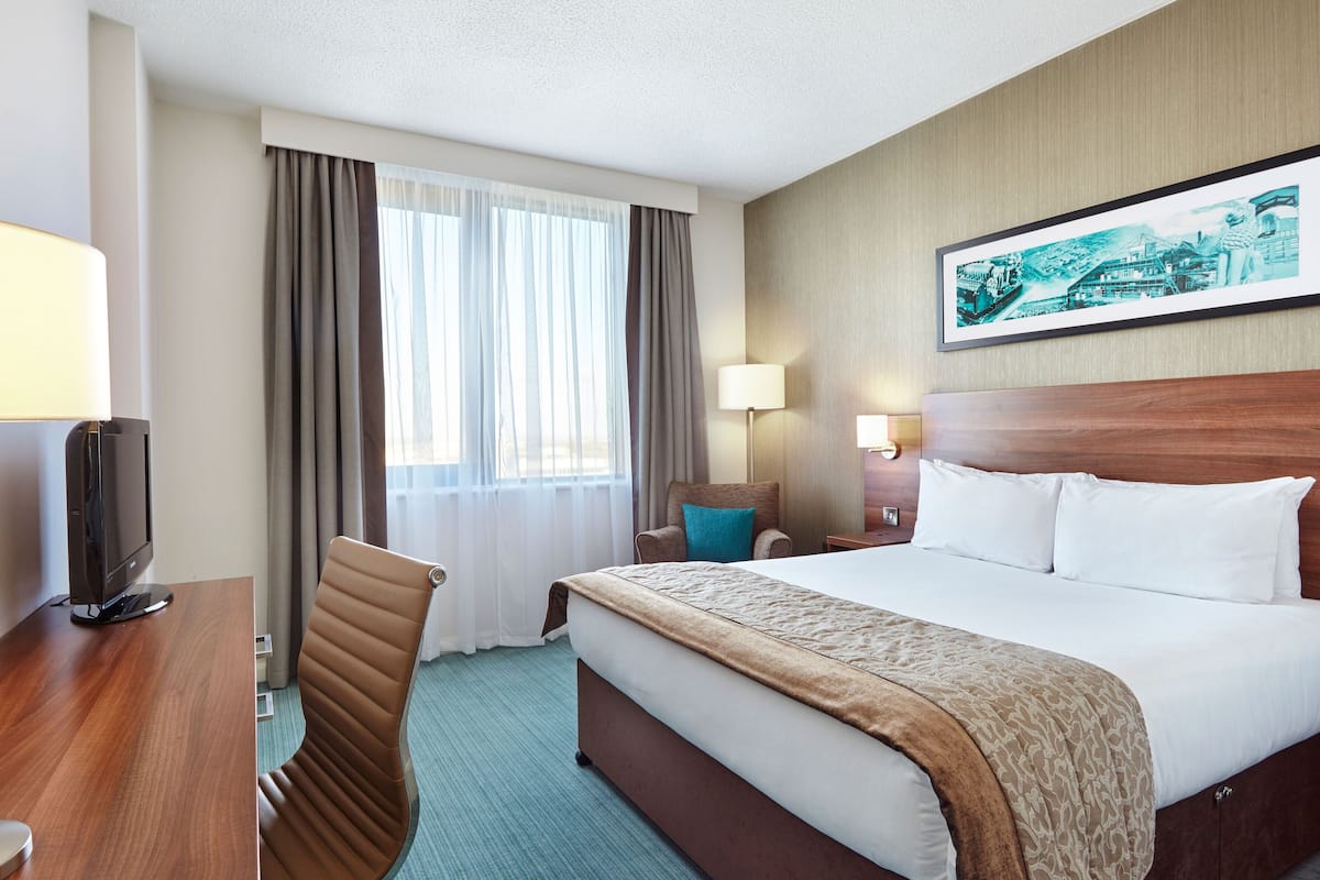 Desk, iron/ironing board, free WiFi, bed sheets