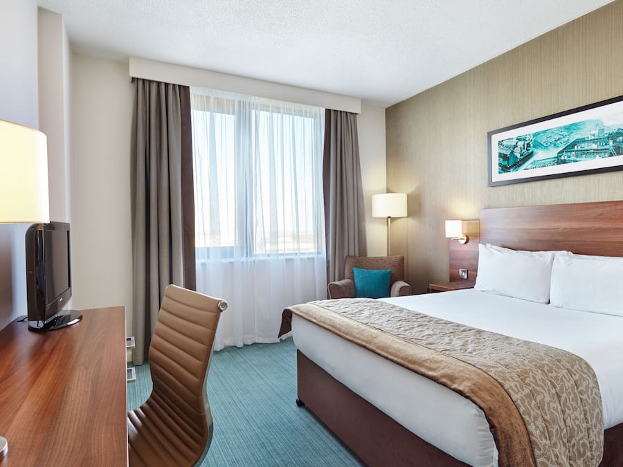 Skrivebord, strykejern/-brett, wi-fi (inkludert) og sengetøy