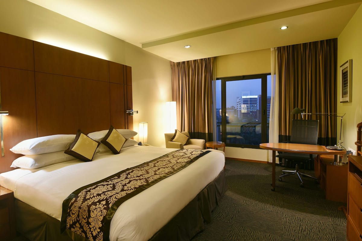 Chambre (Business Class, Lounge Access) | Literie de qualité, minibar, coffre-fort, bureau