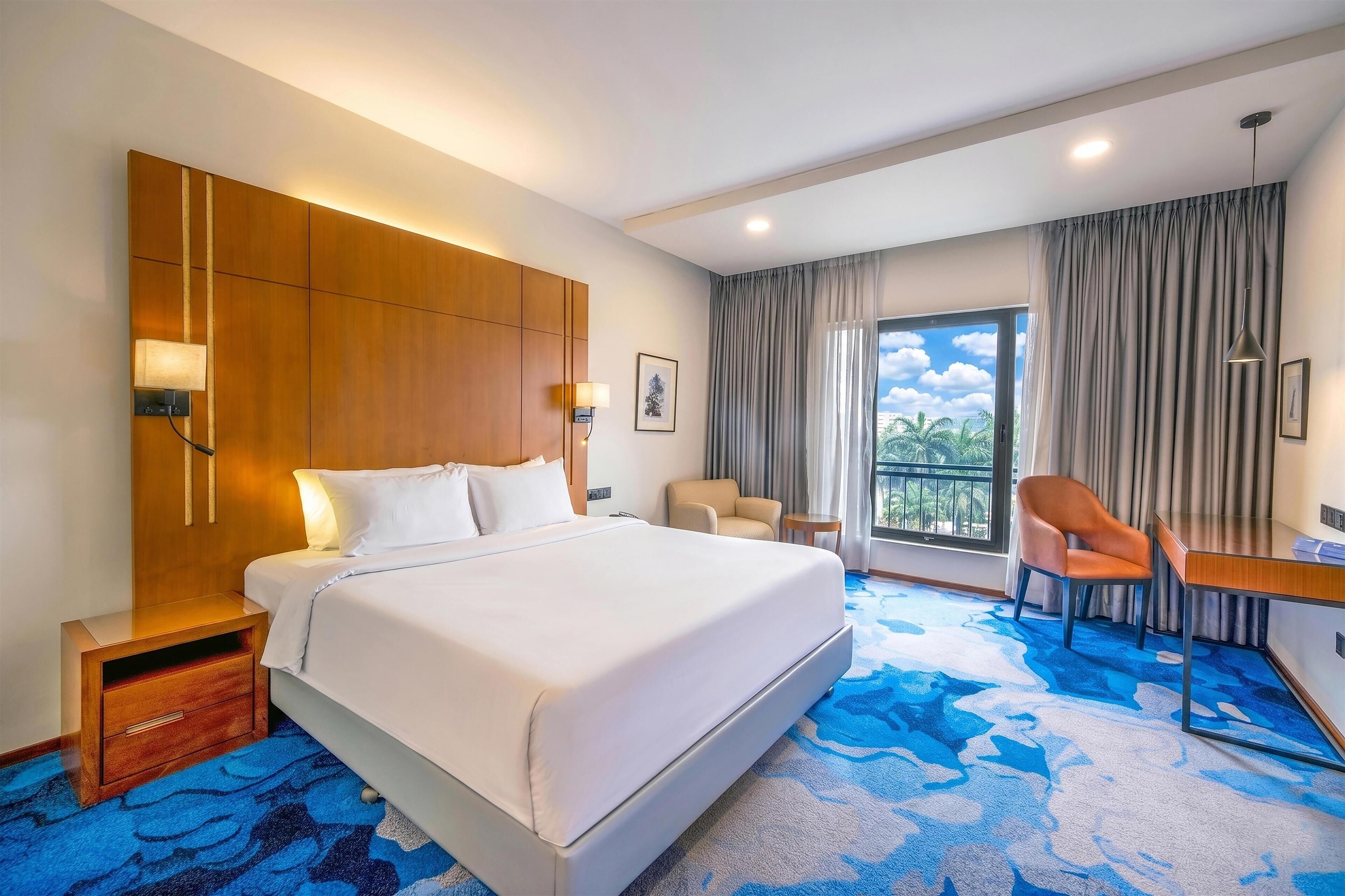 Premium Room | Premium bedding, minibar, in-room safe, desk