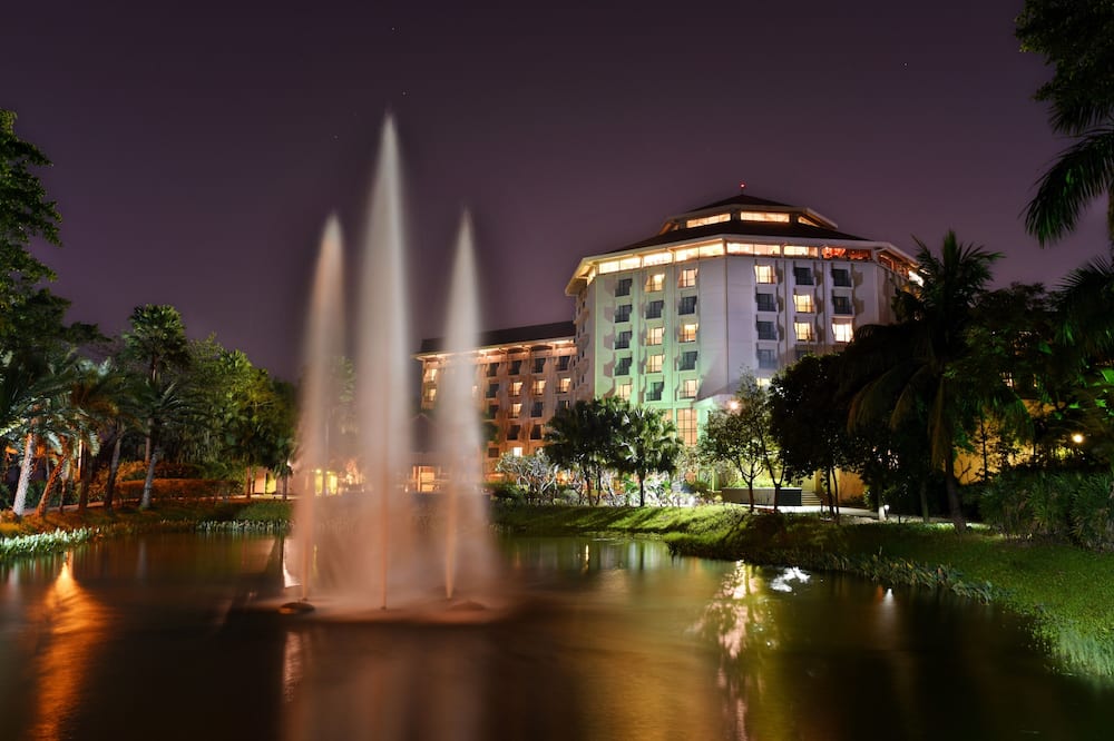 Radisson Blu Dhaka Water Garden