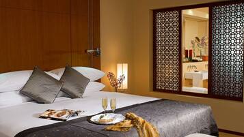 Suite | Biancheria da letto di alta qualità, minibar, una cassaforte in camera