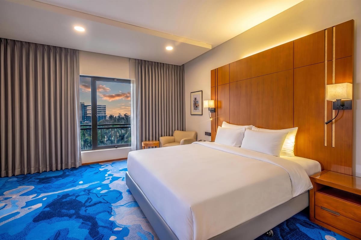 Premium bedding, minibar, in-room safe, desk
