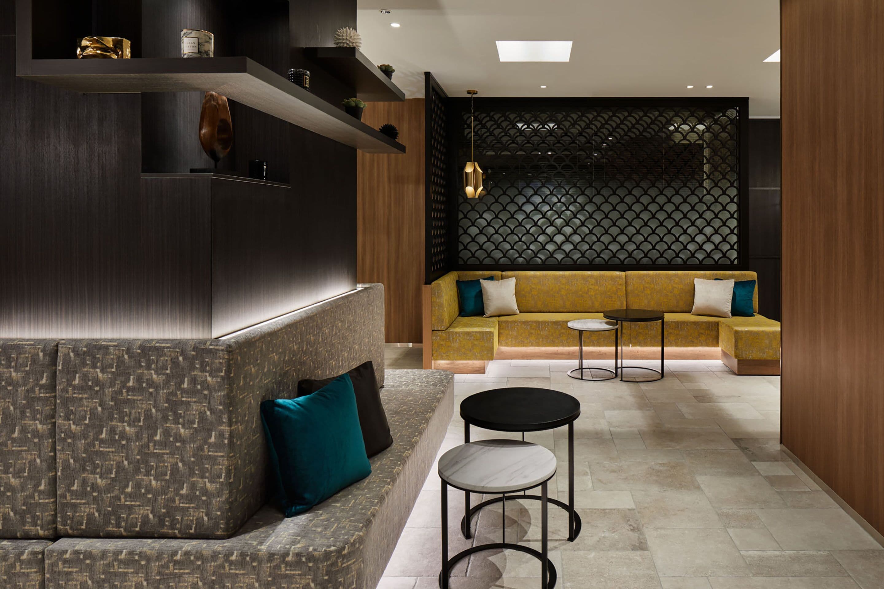 Photo - the b akasaka-mitsuke