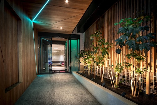 the b akasaka-mitsuke