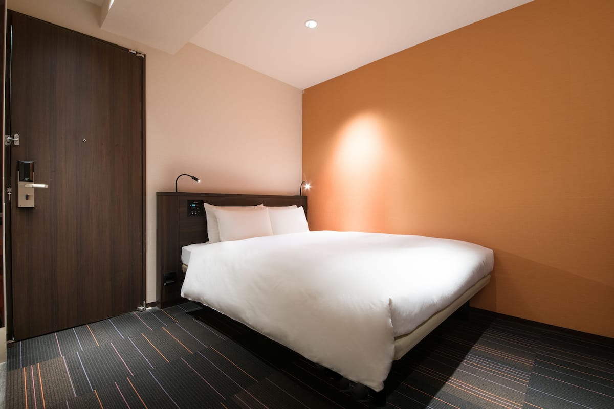 遮光布/窗簾、免費無線上網、床單