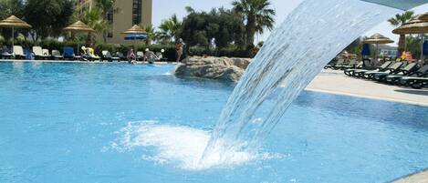 Piscine couverte, piscine extérieure