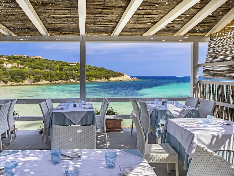 Breakfast, lunch and dinner served