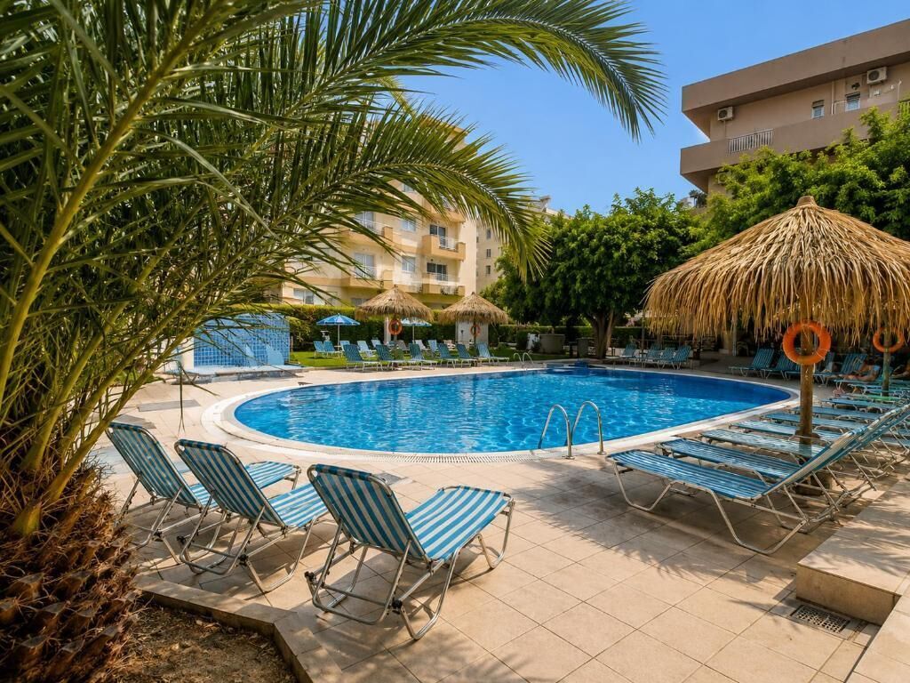 Outdoor pool, pool umbrellas, sun loungers
