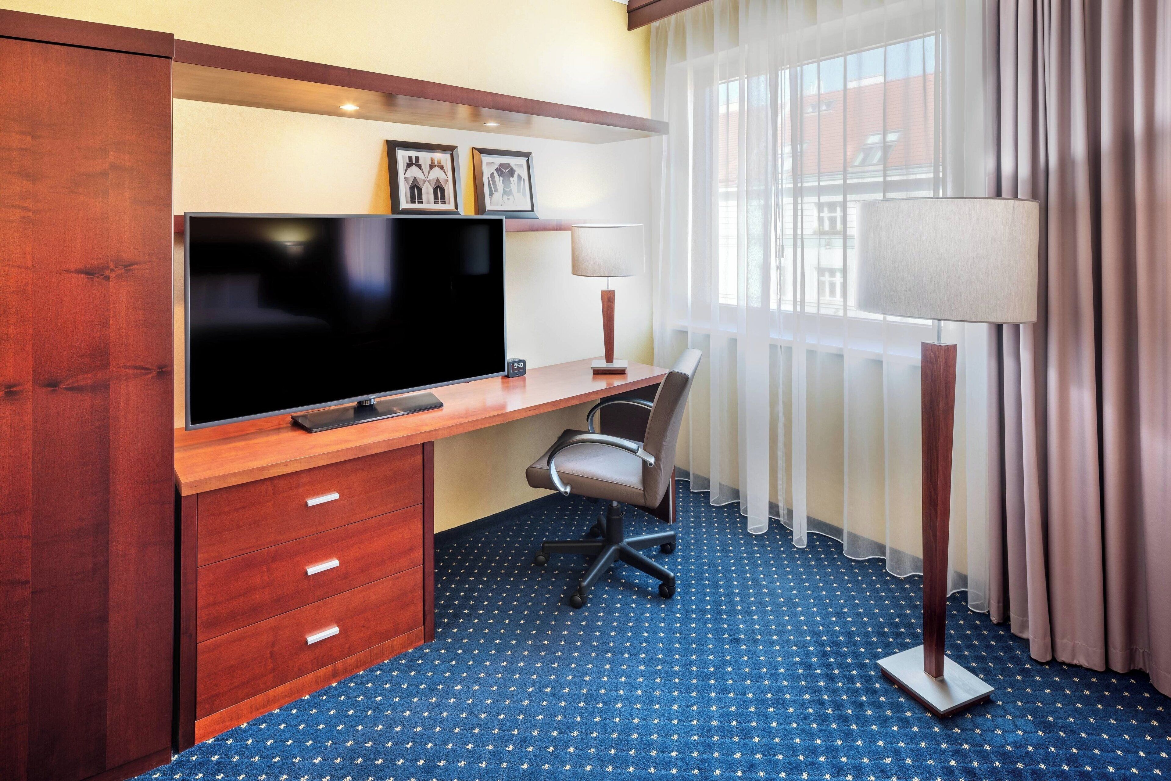 premium bedding, minibar, in-room safe, desk