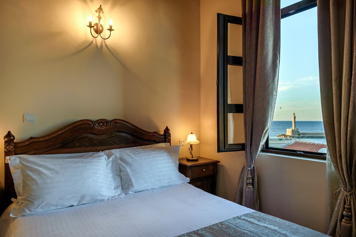 Phòng đôi, quang cảnh cảng | Minibar, két bảo mật tại phòng, bàn, màn/rèm cản sáng 