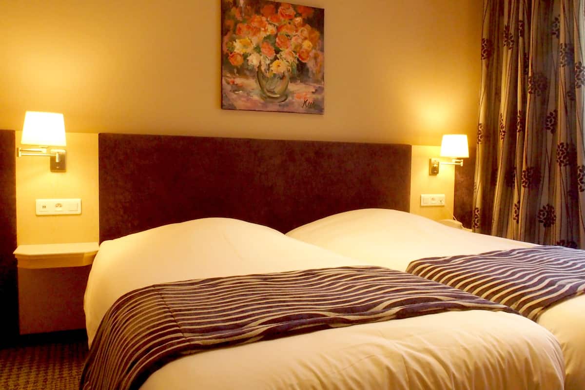 Standard Room, 2 Twin Beds | Minibar, desk, blackout drapes, soundproofing