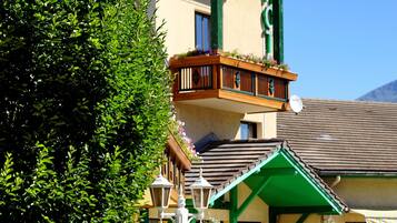 Children’s play area – outdoor
