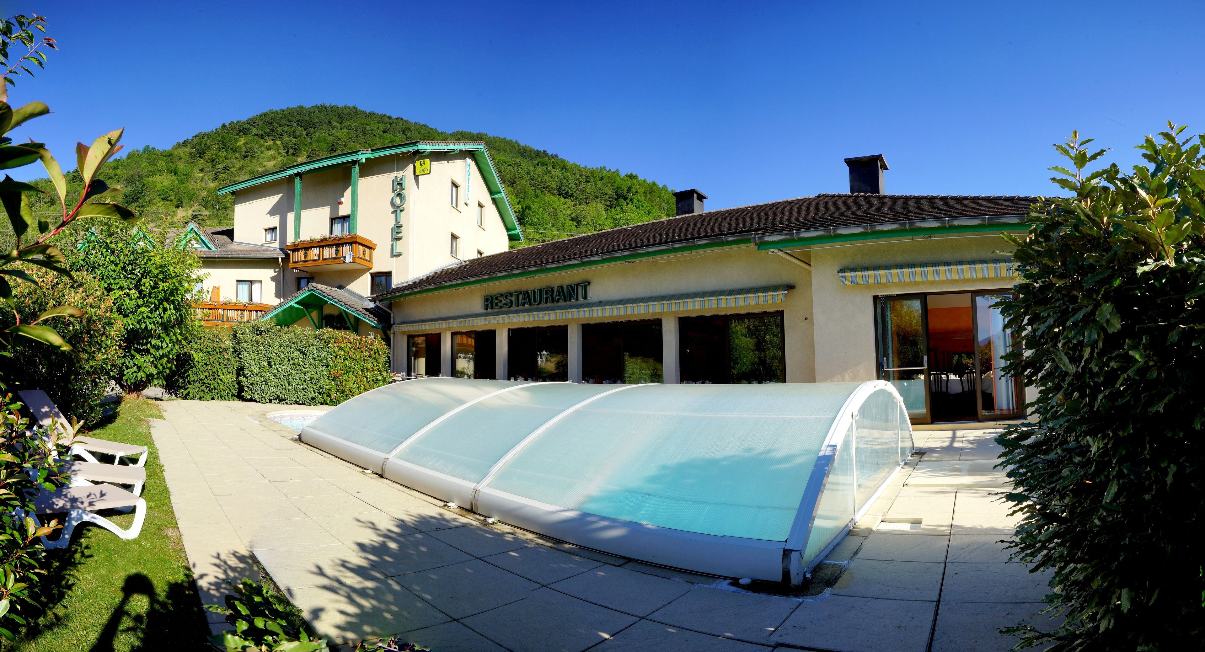 Seasonal outdoor pool, pool umbrellas, sun loungers