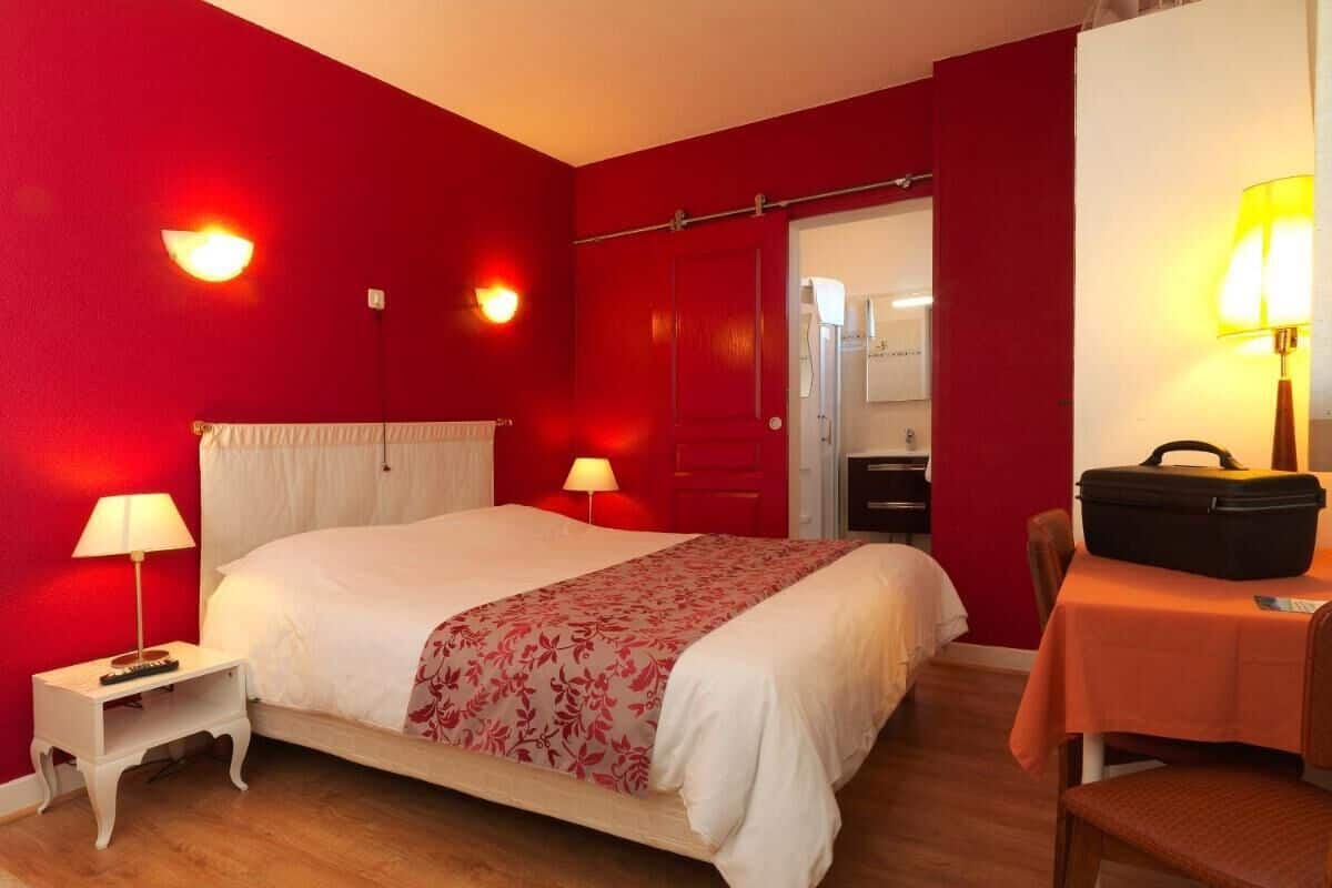 Free cots/infant beds, rollaway beds, free WiFi
