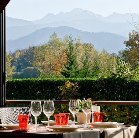 Breakfast, lunch, dinner served; French cuisine