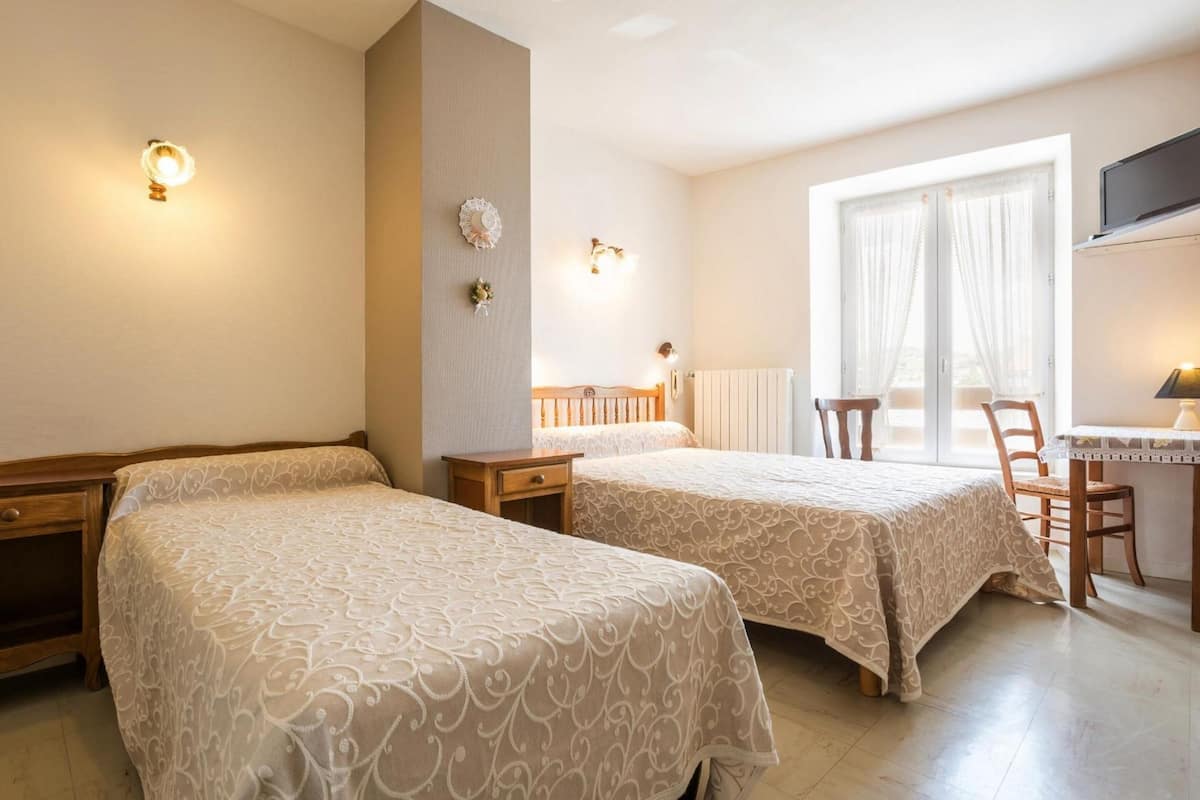 standard room, 2 single beds | desk, free wifi