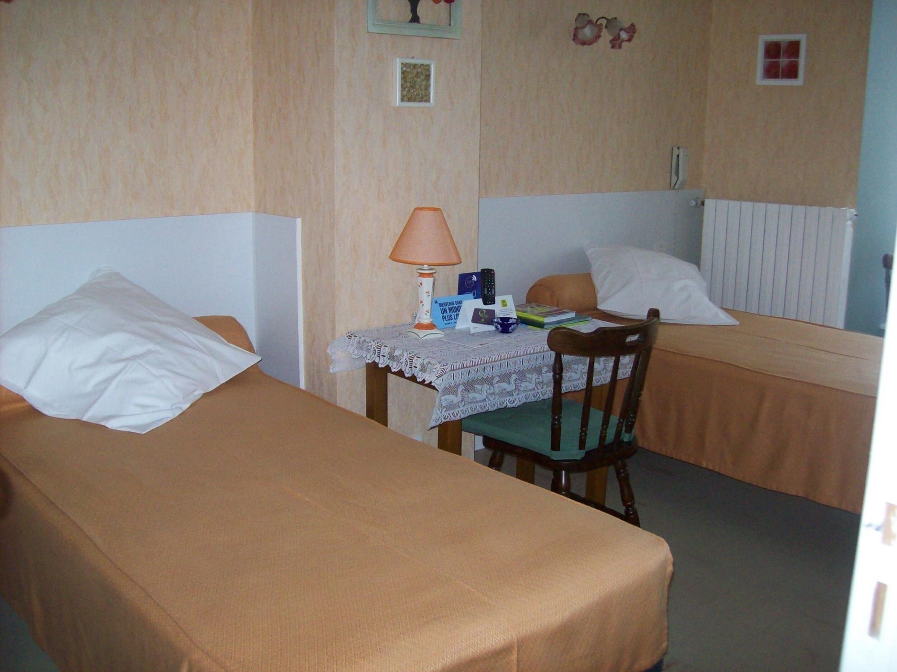 standard room, 2 single beds | desk, free wifi