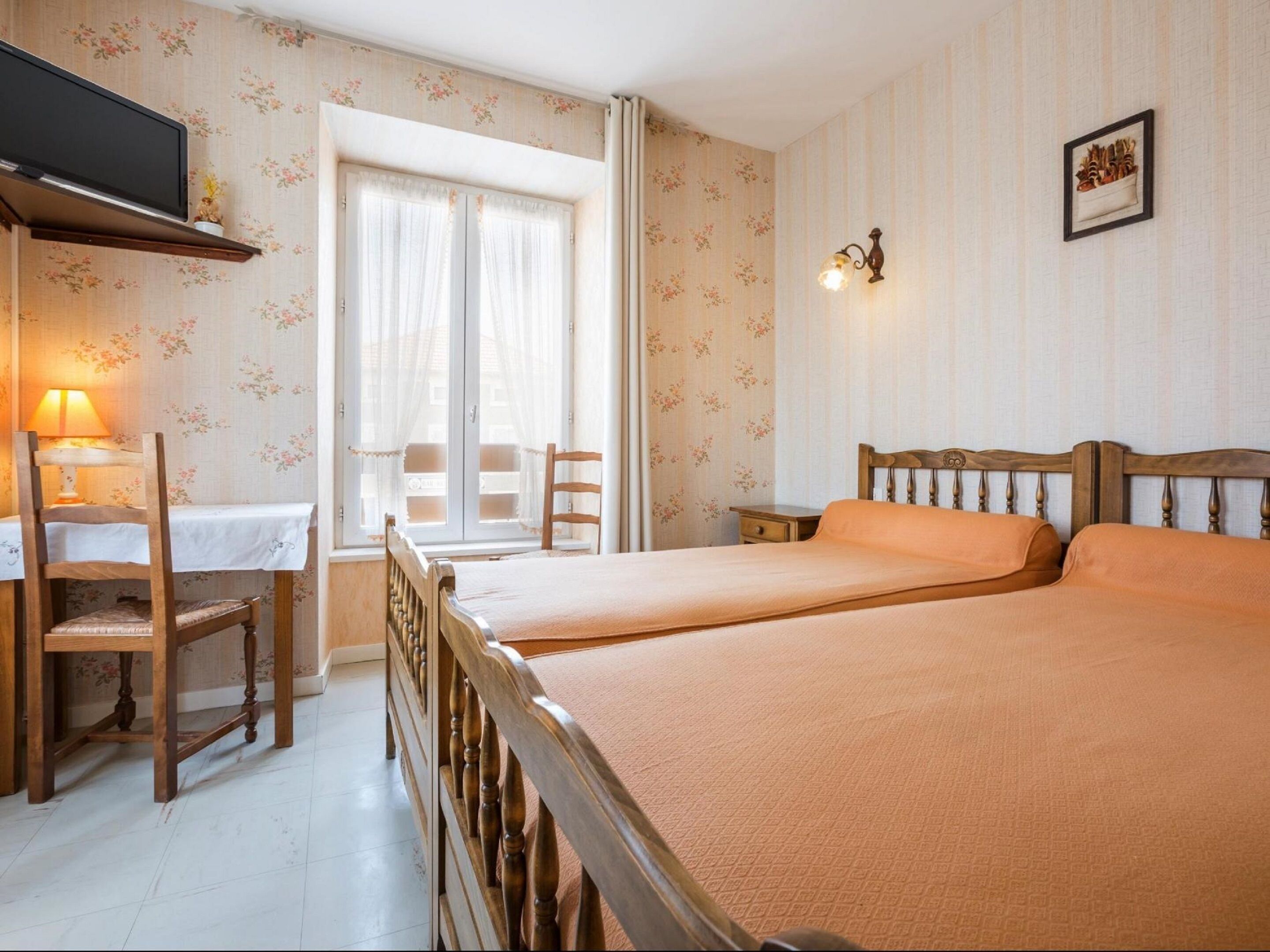 standard room, 2 single beds | desk, free wifi