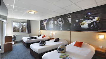 Quadruple Room | In-room safe, desk, laptop workspace, soundproofing