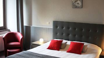 Double Room | Desk, laptop workspace, blackout drapes, free WiFi