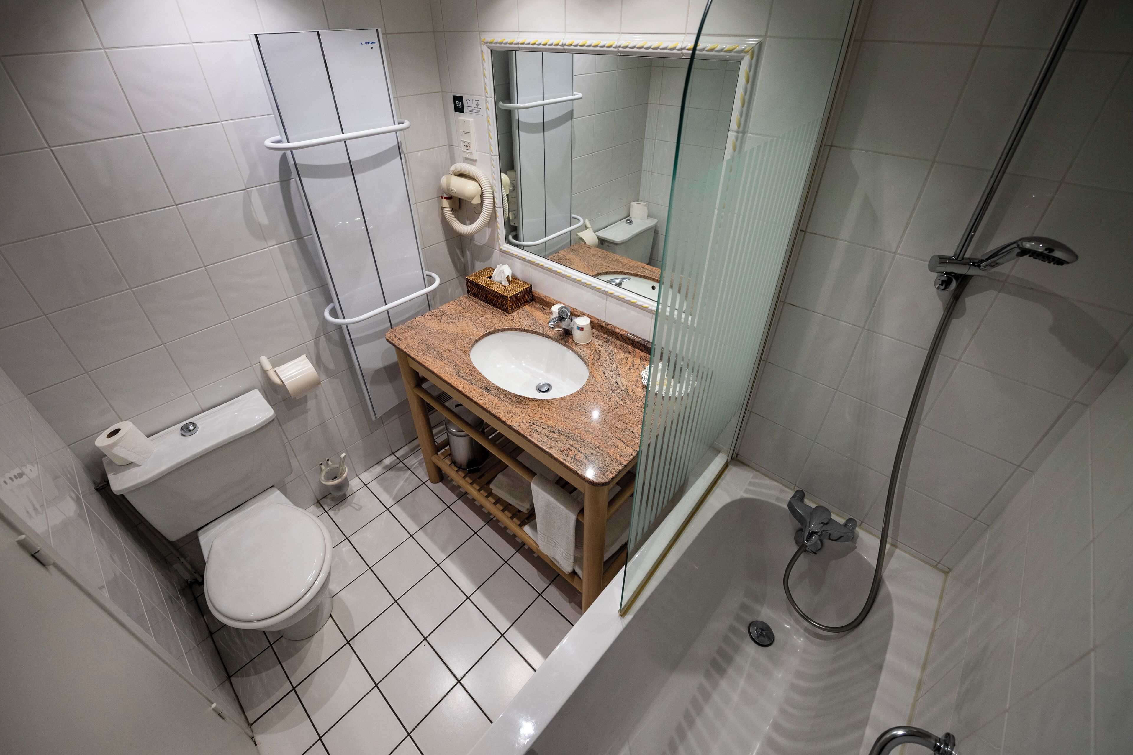 quadruple room | bathroom | free toiletries, hair dryer, towels