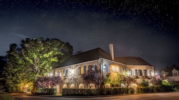Façade de l’hébergement - soirée/nuit