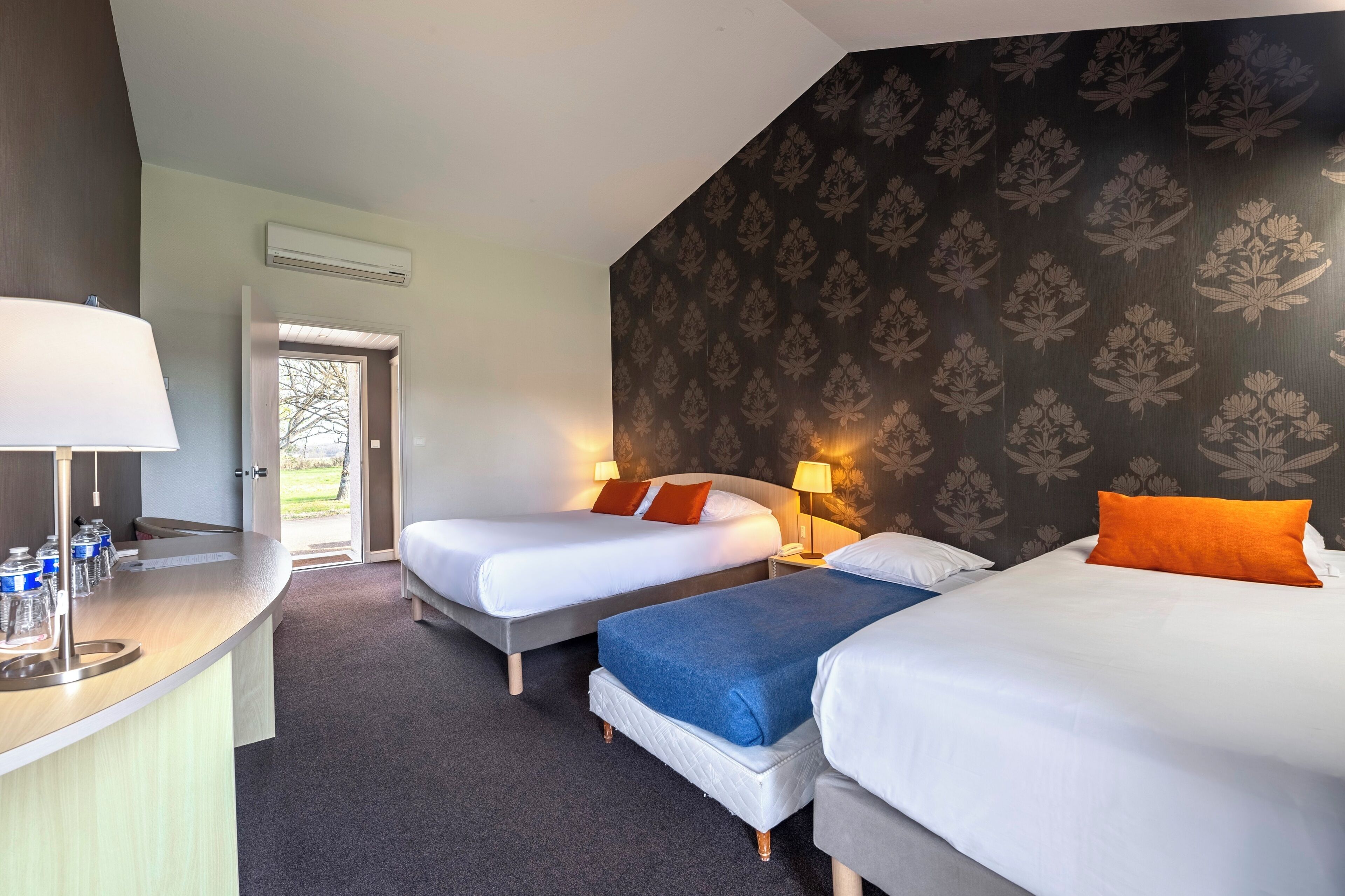 quadruple room | 1 bedroom, desk, soundproofing, free cots/infant beds