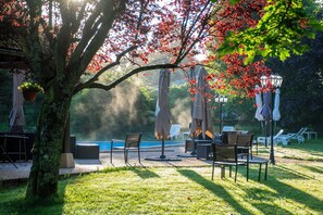 Seasonal outdoor pool - Le relais fleuri, Hôtel et restaurant Logis - Avallon (Sauvigny-le-Bois)