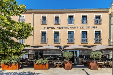 Front of property. Hotel Restaurant Le Cours