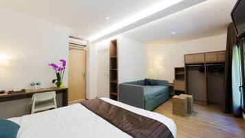 Quadruple Room, Bathtub