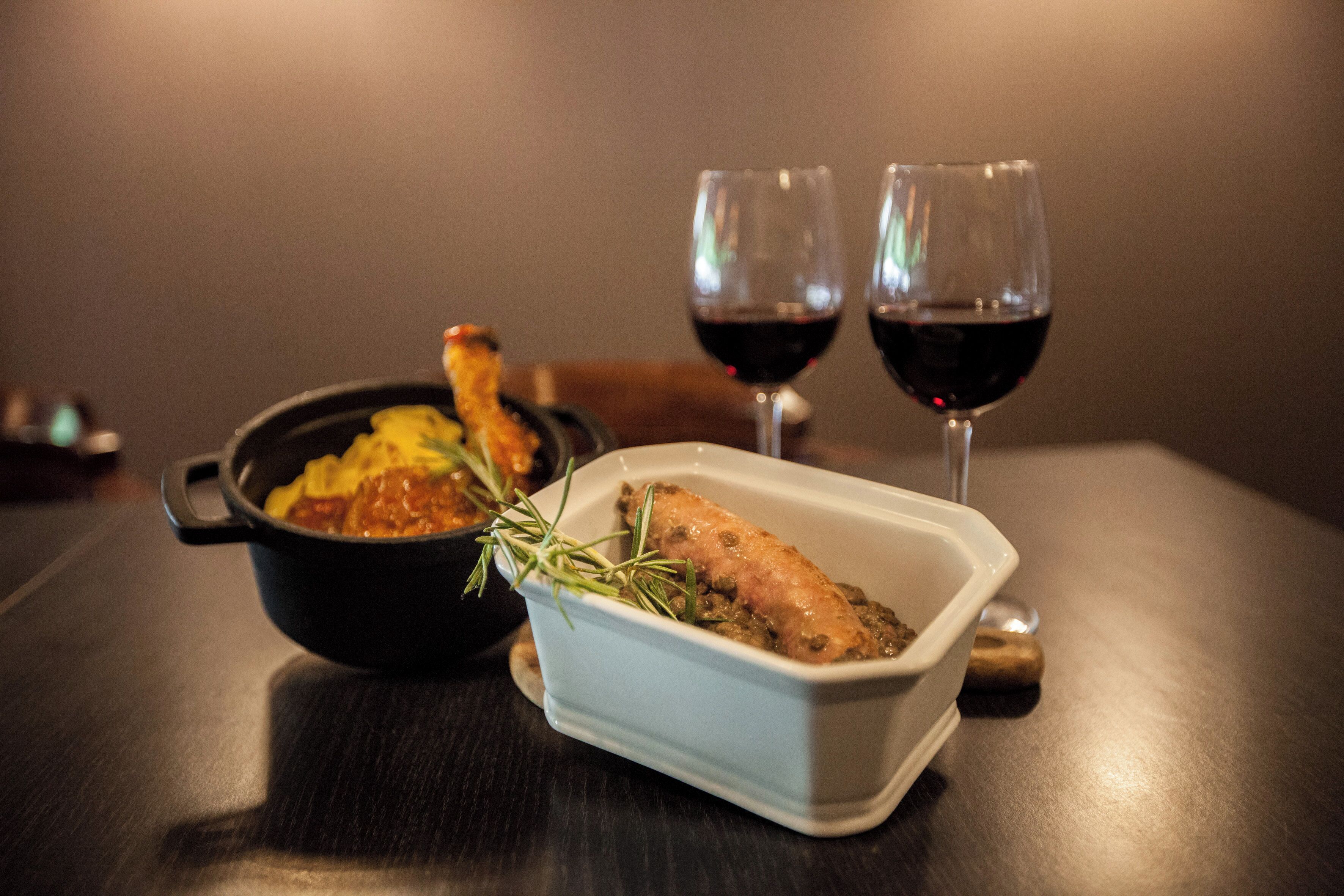 lunch and dinner served, french cuisine