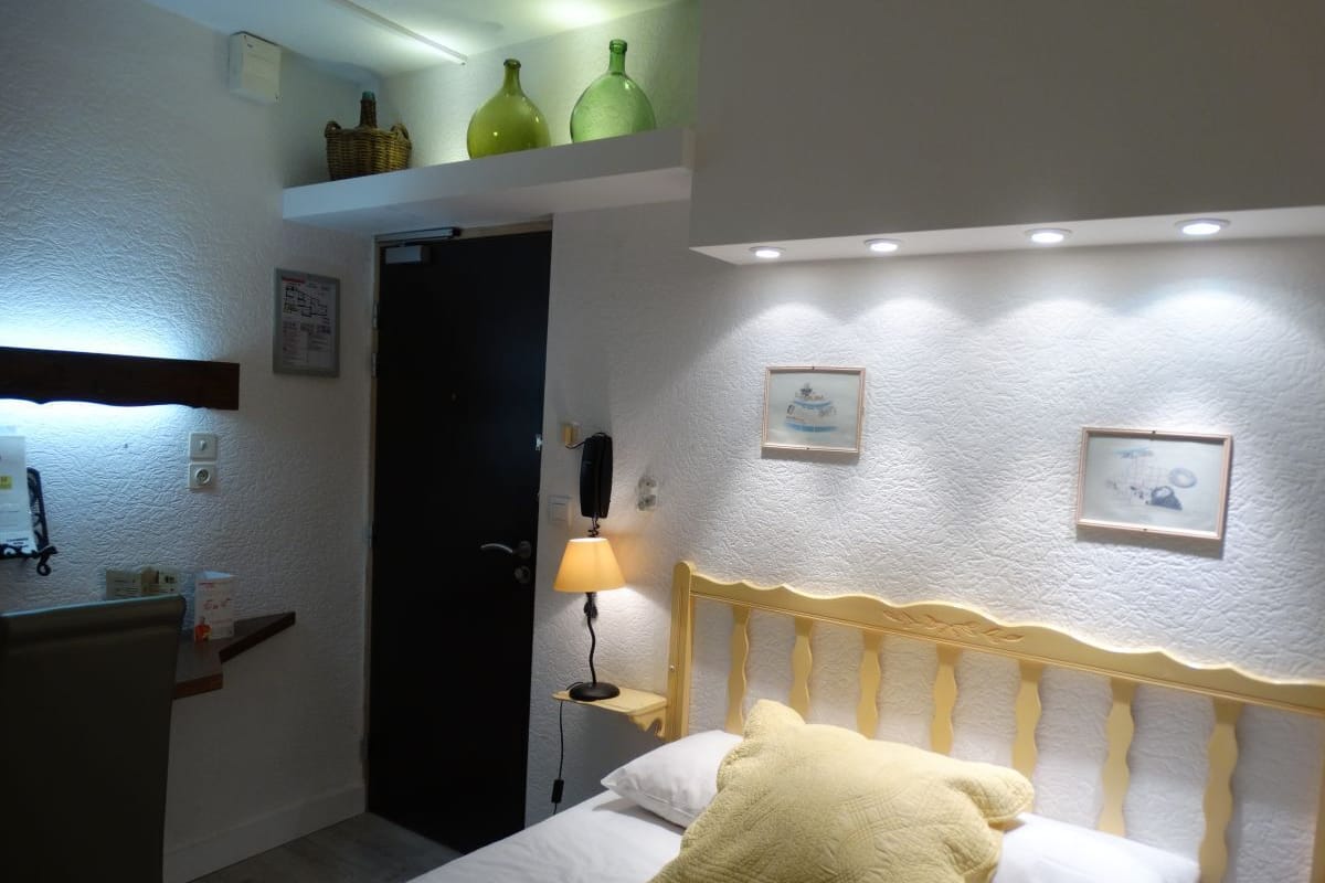 Habitación estándar | 1 habitación, decoración personalizada, muebles diferentes y escritorio