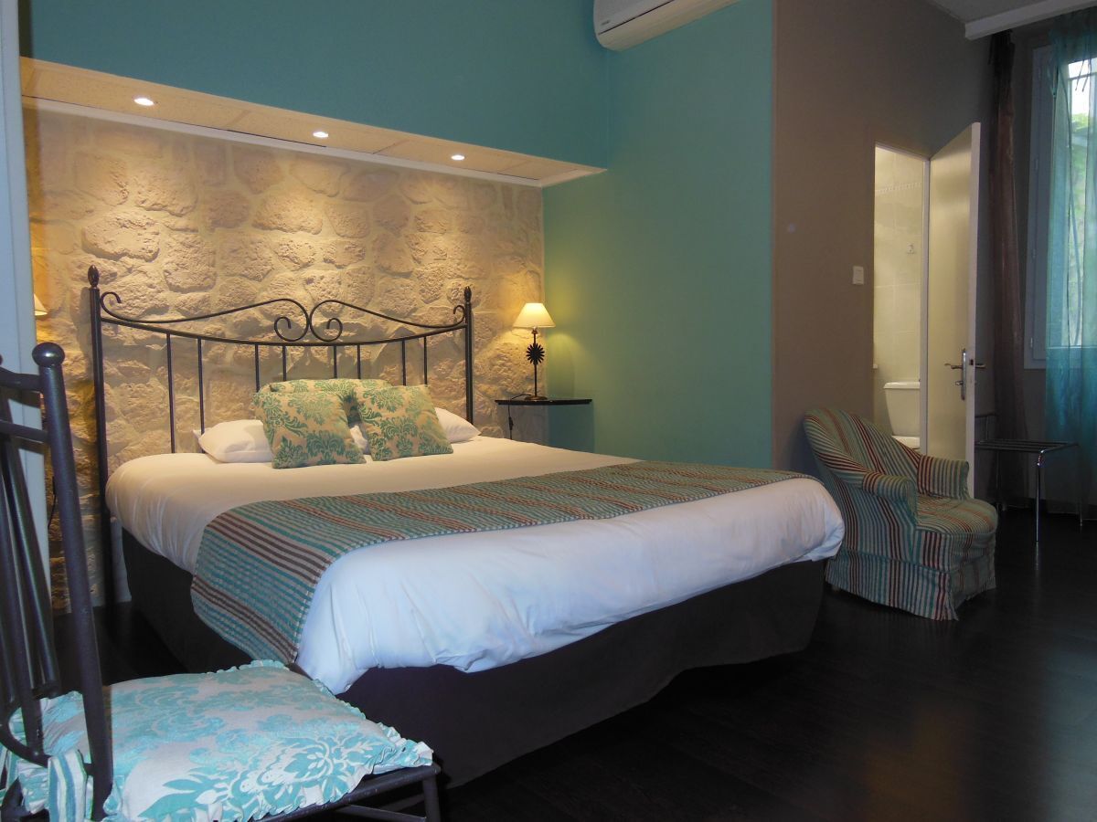 executive double room | 1 bedroom, individually decorated, individually furnished, desk