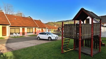 Children’s play area – outdoor