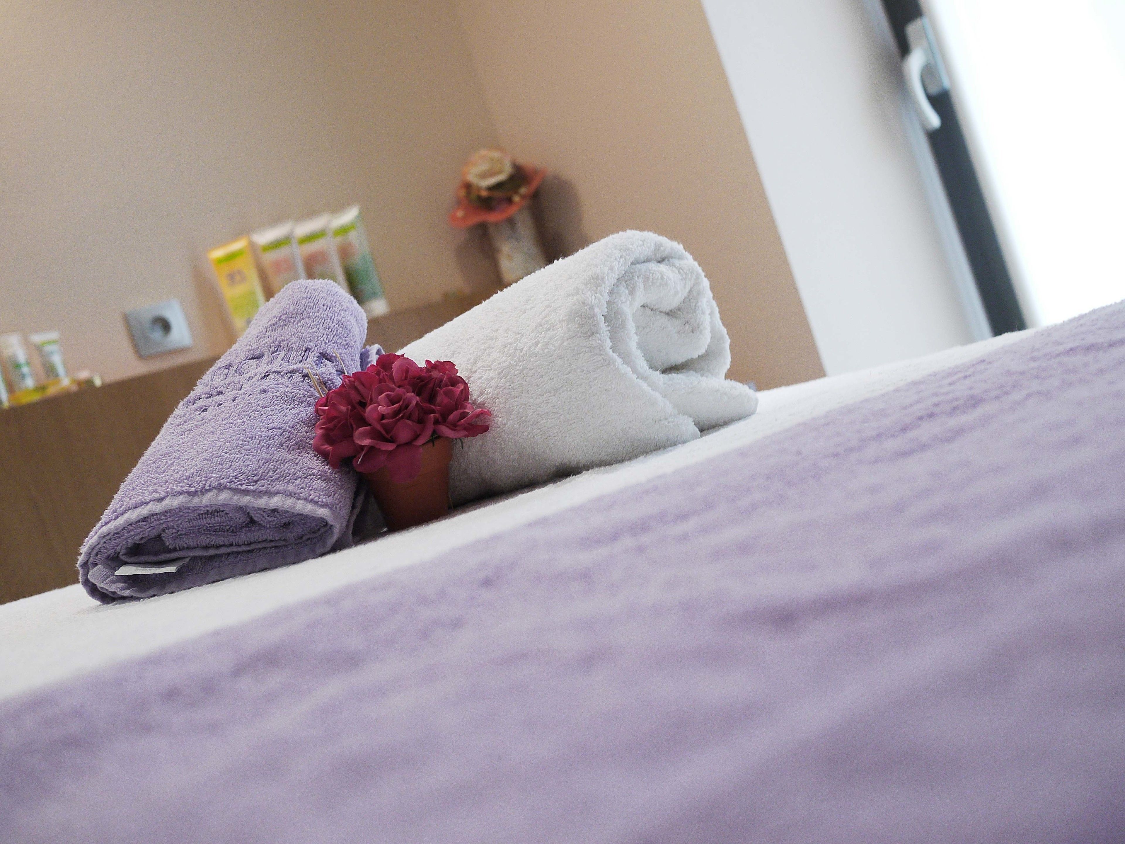 sauna, hot tub, turkish bath/hammam, body treatments, hot stone massages