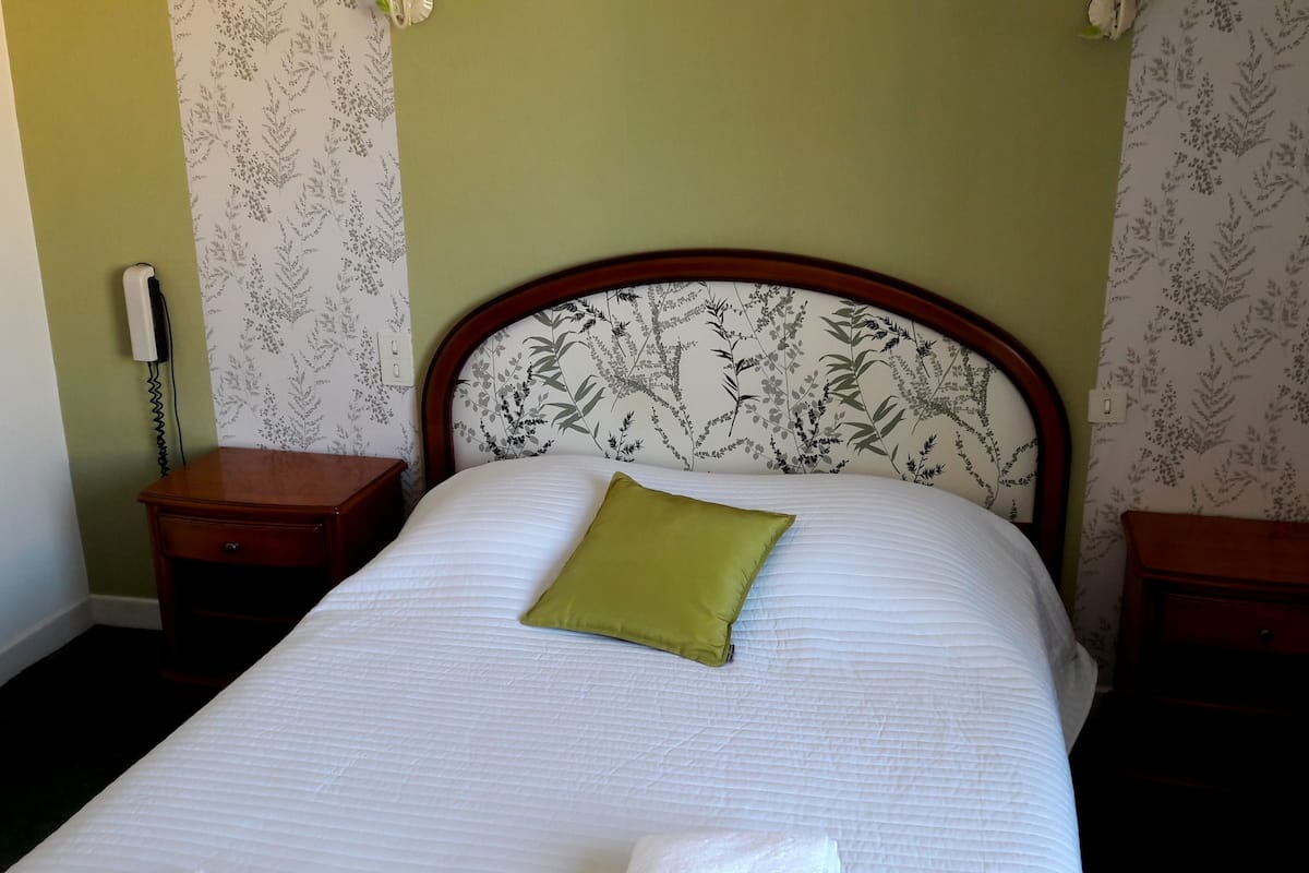 standard single room | desk, soundproofing, free wifi